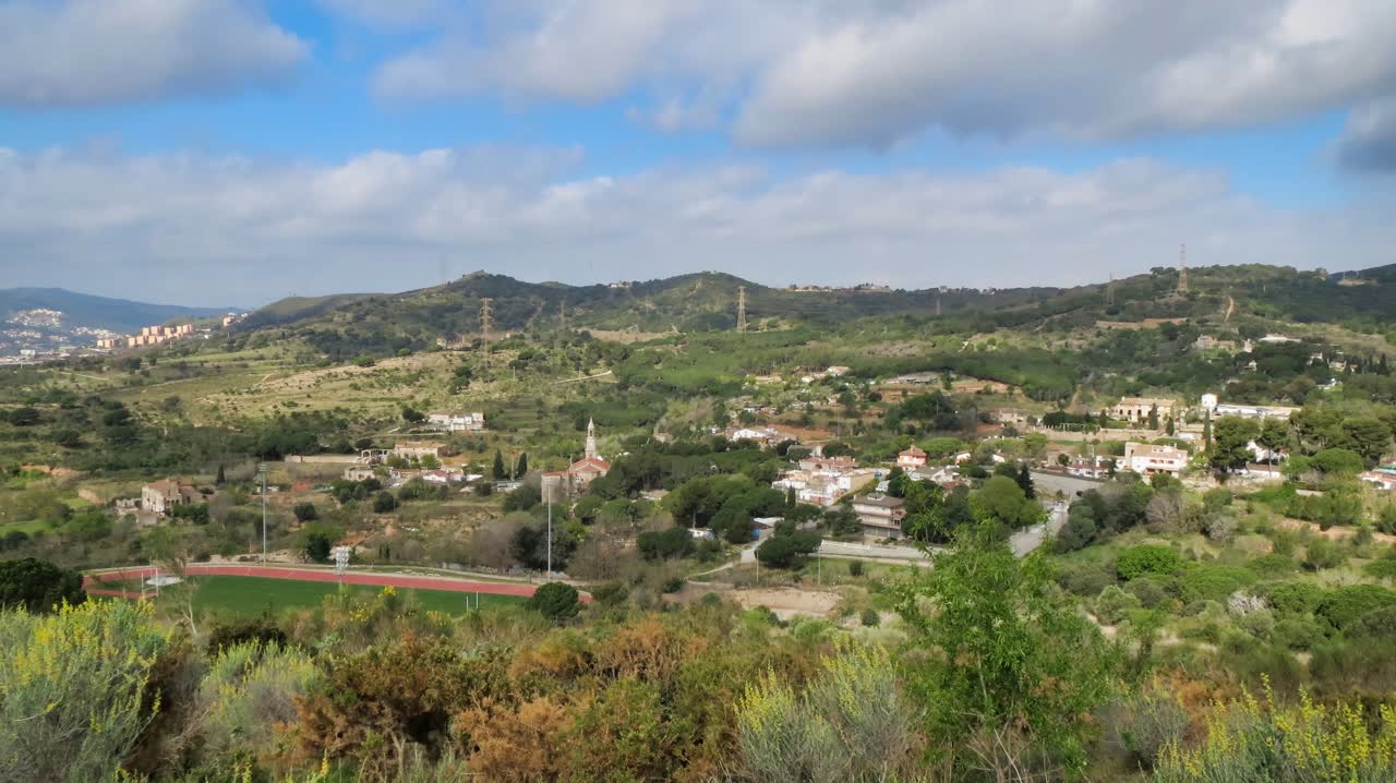 Vista panorámica de Canyet y la Serralada de Marina desde la zona alta de Badalona