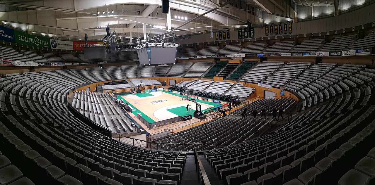 Pista y gradas del Palau Olímpic de Badalona preparadas para un partido de baloncesto