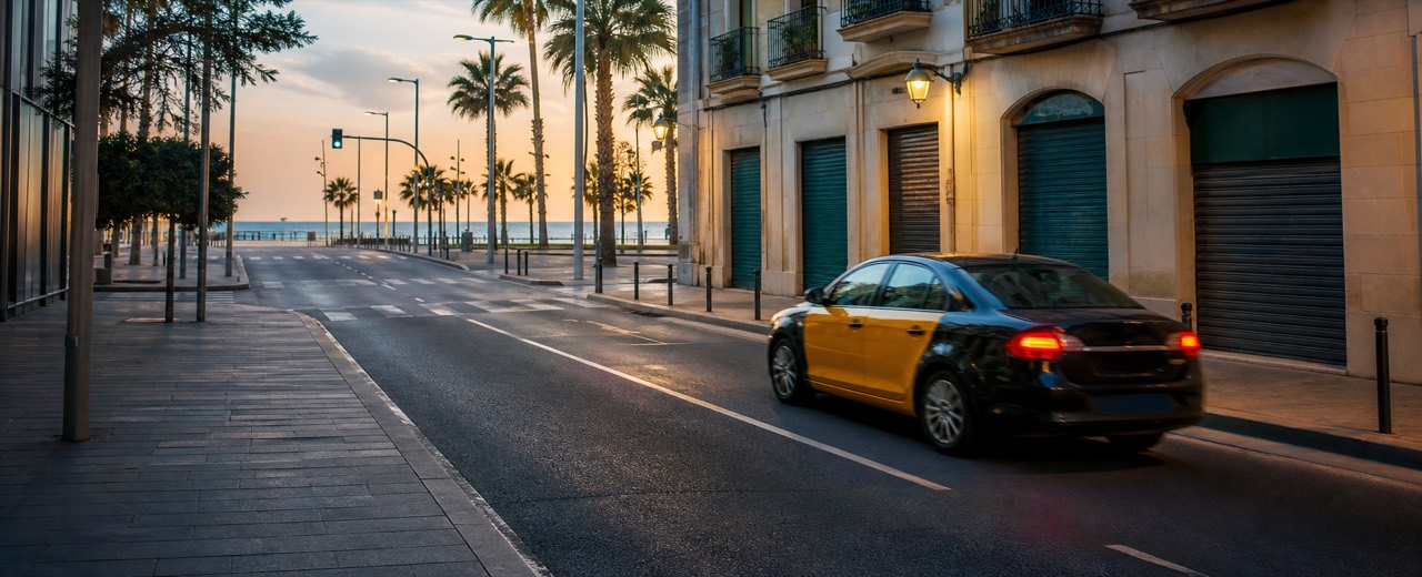 Imagen editorial de servicio local urgente para Taxis: teléfonos, tarifas y qué mirar antes de pedir uno